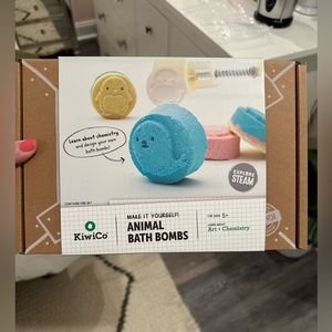Brand New in Box Kiwi Crate Animal Bath Bombs